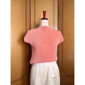 Popcorn style top in peach, size M